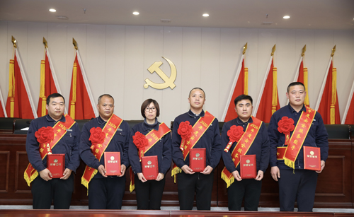 0203 安全服務(wù)能手從左至右依次為 黨萬超、朱學(xué)民、任興芳、王琳汝、周冬偉、王須波.jpg